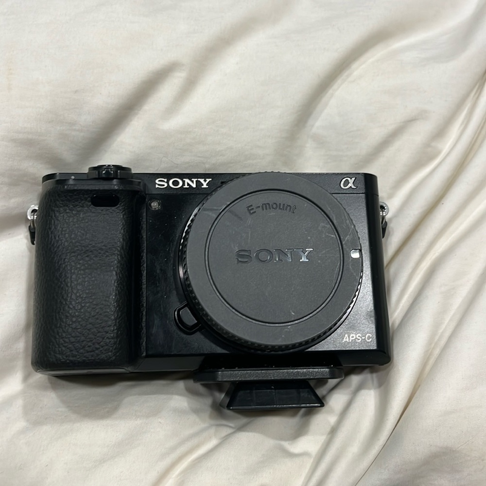 Sony A6000 (BODY ONLY)
